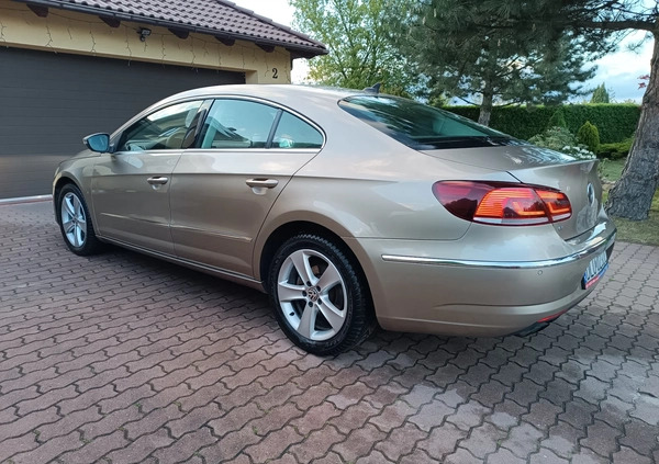 Volkswagen Passat cena 40900 przebieg: 230000, rok produkcji 2015 z Lubin małe 497